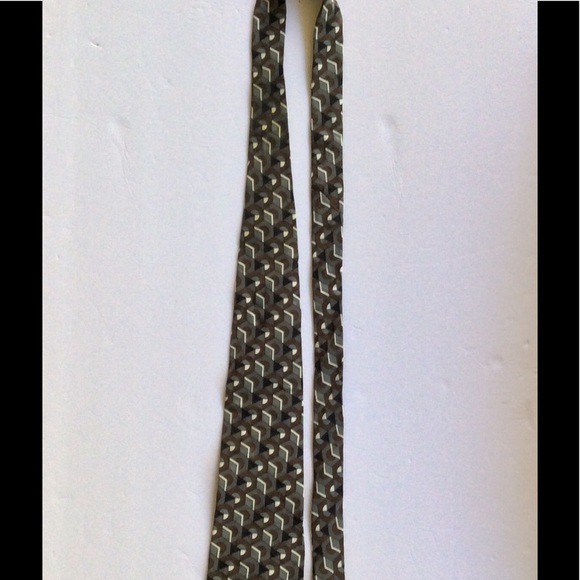 LORD & TAYLOR SILK TIE - Picture 5 of 5